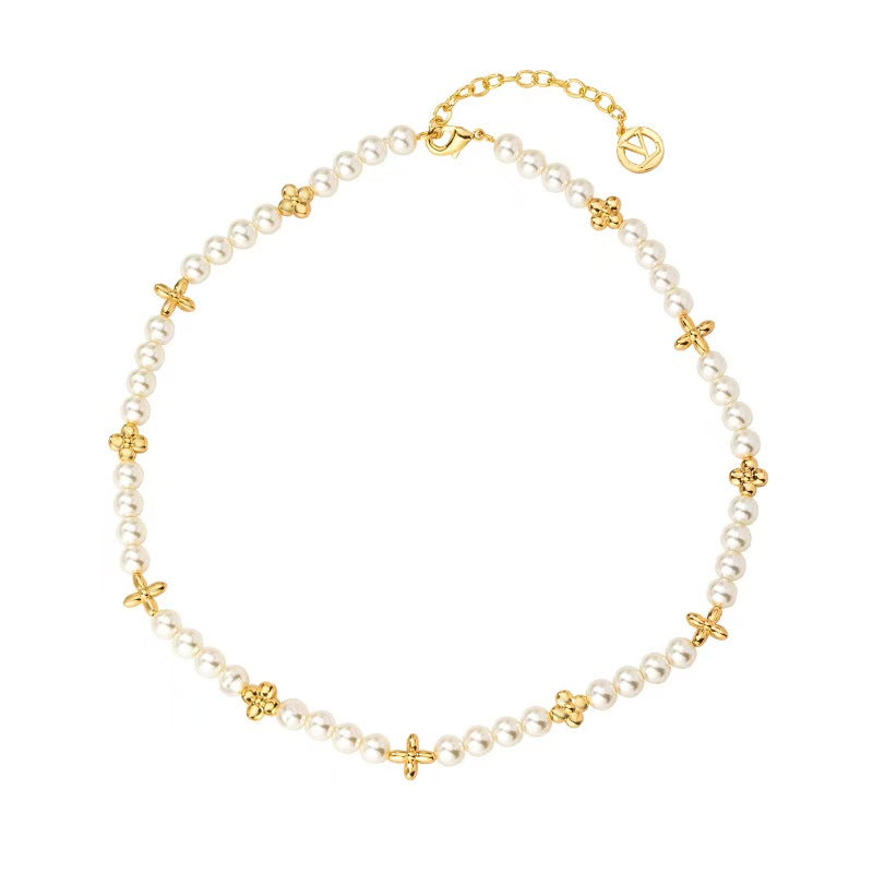 Pearls with a four-leaf clover necklace