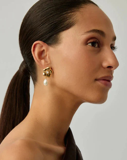Eny Puffy Daisy Pearl Drop Earrings