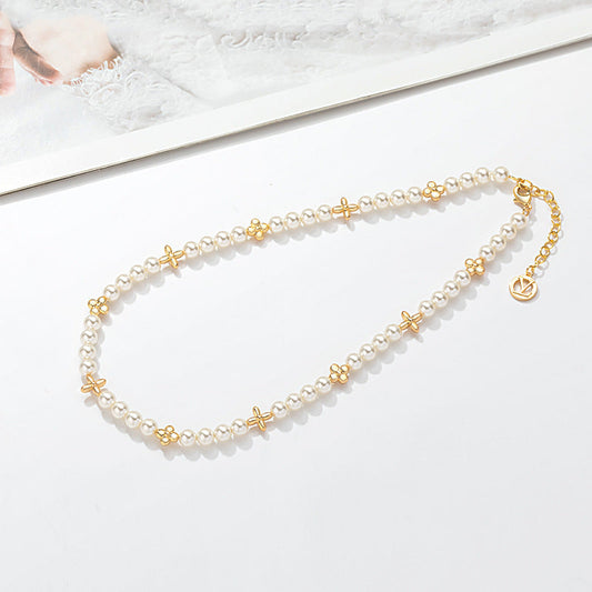 Pearls with a four-leaf clover necklace
