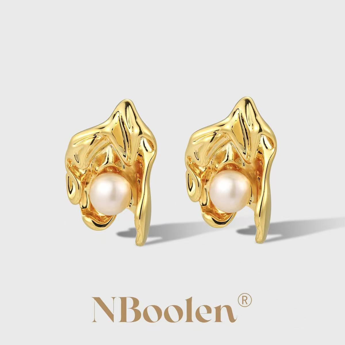 Natural pearl gold color shaped earrings