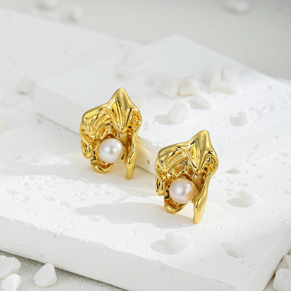 Natural pearl gold color shaped earrings