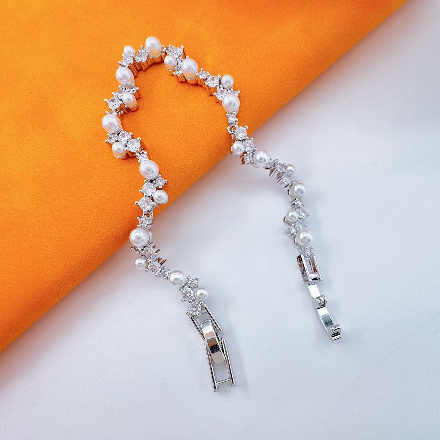 Full Diamonds Pearls Small Fragrance Bracelet