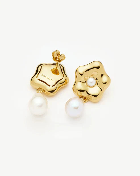 Eny Puffy Daisy Pearl Drop Earrings