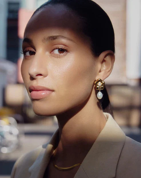 Eny Puffy Daisy Pearl Drop Earrings